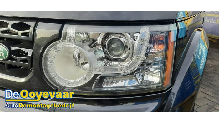 Używane Reflektor lewy Landrover Discovery IV (LAS) 3.0 SD V6 24V Cena € 399,99 Procedura marży oferowane przez Autodemontagebedrijf De Ooyevaar