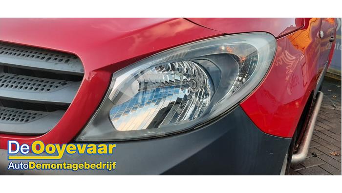Używane Reflektor lewy Mercedes Citan (415.6) 1.5 108 CDI Cena € 175,00 Procedura marży oferowane przez Autodemontagebedrijf De Ooyevaar
