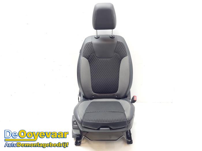 Używane Fotel prawy Opel Grandland (X) 1.2 Turbo 12V Cena € 99,99 Procedura marży oferowane przez Autodemontagebedrijf De Ooyevaar