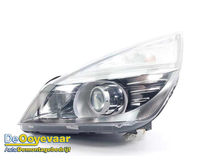 Używane Reflektor lewy Renault Espace (JK) 3.5 V6 24V Cena € 199,99 Procedura marży oferowane przez Autodemontagebedrijf De Ooyevaar