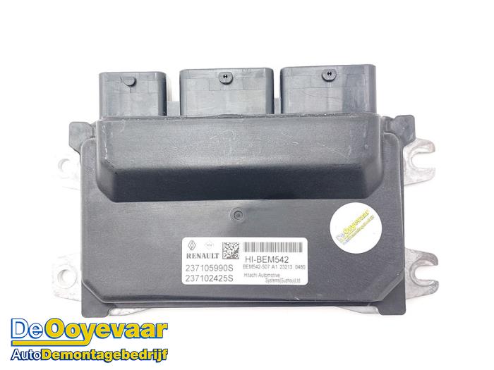 Used Engine management computer Dacia Jogger 1.6 Hybrid 140 16V Price € 79,99 Margin scheme offered by Autodemontagebedrijf De Ooyevaar