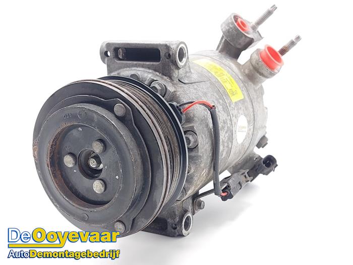 Usagé Pompe clim Ford Focus 3 1.0 Ti-VCT EcoBoost 12V 100 Prix € 59,99 Règlement à la marge proposé par Autodemontagebedrijf De Ooyevaar