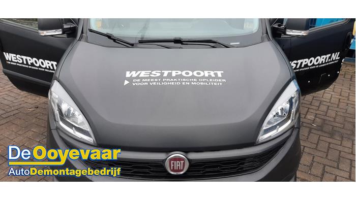 Używane Maska Fiat Doblo Cargo (263) 1.6 D Multijet Cena € 349,99 Procedura marży oferowane przez Autodemontagebedrijf De Ooyevaar