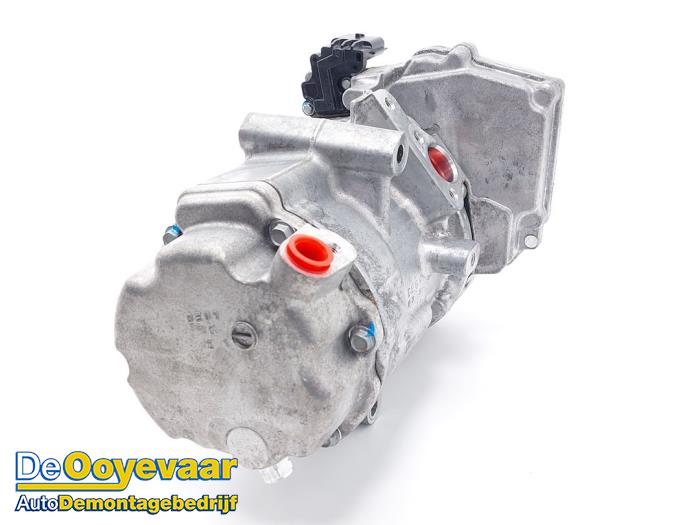 Usagé Pompe clim Renault Clio V (RJAB) 1.6 E-Tech 145 16V Prix € 235,00 Règlement à la marge proposé par Autodemontagebedrijf De Ooyevaar