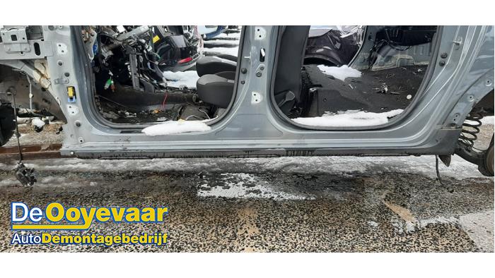 Używane Próg lewy Dacia Jogger 1.6 Hybrid 140 16V Cena na żądanie oferowane przez Autodemontagebedrijf De Ooyevaar