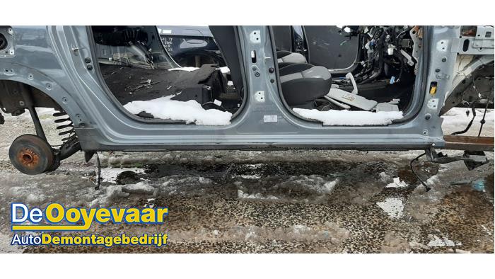 Używane Próg prawy Dacia Jogger 1.6 Hybrid 140 16V Cena na żądanie oferowane przez Autodemontagebedrijf De Ooyevaar