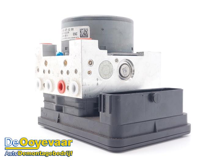 Begagnade ABS-pump Mercedes C Estate (S205) C-200 2.0 CGI 16V Pris € 49,99 Marginaltabell erbjuds av Autodemontagebedrijf De Ooyevaar