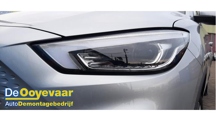 Używane Reflektor lewy MG ZS EV Long Range 70 kWh Cena € 799,99 Procedura marży oferowane przez Autodemontagebedrijf De Ooyevaar