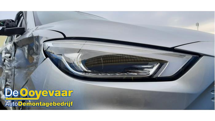 Używane Reflektor prawy MG ZS EV Long Range 70 kWh Cena € 799,99 Procedura marży oferowane przez Autodemontagebedrijf De Ooyevaar