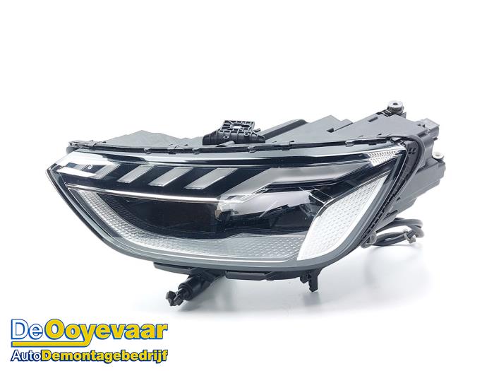 Używane Reflektor lewy Audi A4 Avant (B9) 2.0 40 TDI 16V Cena € 1.699,99 Procedura marży oferowane przez Autodemontagebedrijf De Ooyevaar