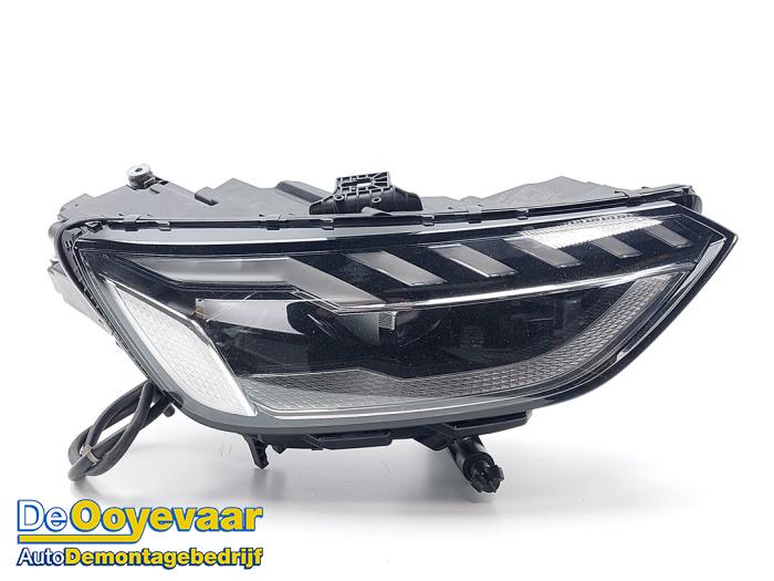 Używane Reflektor prawy Audi A4 Avant (B9) 2.0 40 TDI 16V Cena € 1.699,99 Procedura marży oferowane przez Autodemontagebedrijf De Ooyevaar
