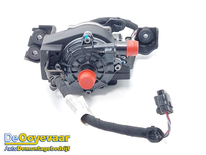 Begagnade Extra vattenpump Renault Megane E-Tech (RCB) 60 kWh Pris € 99,99 Marginaltabell erbjuds av Autodemontagebedrijf De Ooyevaar