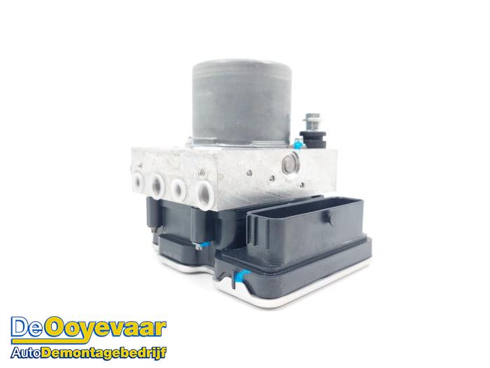 Begagnade ABS-pump Renault Megane E-Tech (RCB) 60 kWh Pris € 199,99 Marginaltabell erbjuds av Autodemontagebedrijf De Ooyevaar