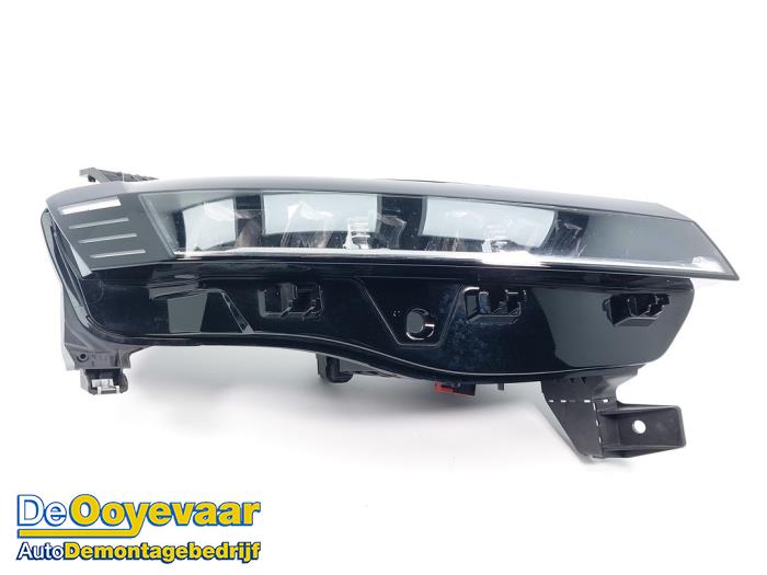 Używane Reflektor prawy Renault Megane E-Tech (RCB) 60 kWh Cena € 749,00 Procedura marży oferowane przez Autodemontagebedrijf De Ooyevaar