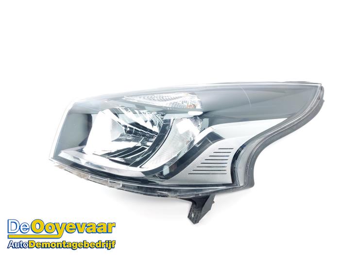 Używane Reflektor lewy Renault Trafic (1FL/2FL/3FL/4FL) 1.6 dCi 95 Cena € 149,99 Procedura marży oferowane przez Autodemontagebedrijf De Ooyevaar
