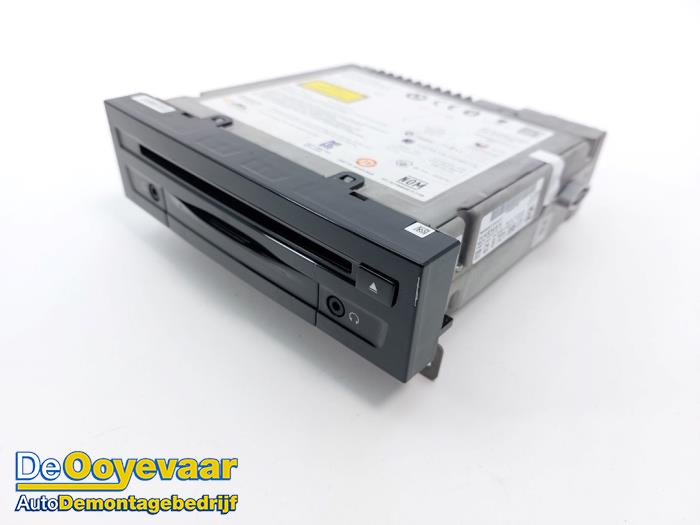 Używane Odtwarzacz DVD BMW M760 (G11/12) M760Li xDrive V12 48V TwinPower Turbo Cena € 449,99 Procedura marży oferowane przez Autodemontagebedrijf De Ooyevaar