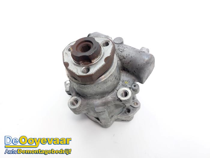 Usagé Pompe de direction Audi TT (8N3) 1.8 T 20V Quattro Prix € 25,00 Règlement à la marge proposé par Autodemontagebedrijf De Ooyevaar