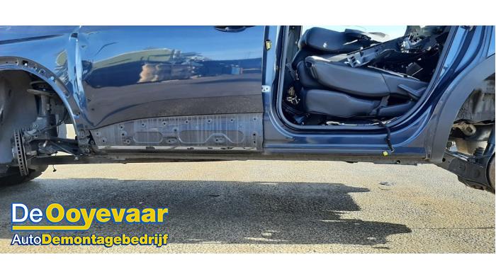 Używane Próg lewy Peugeot 5008 II (M4/MC/MJ/MR) 1.6 16V PureTech 180 Cena na żądanie oferowane przez Autodemontagebedrijf De Ooyevaar