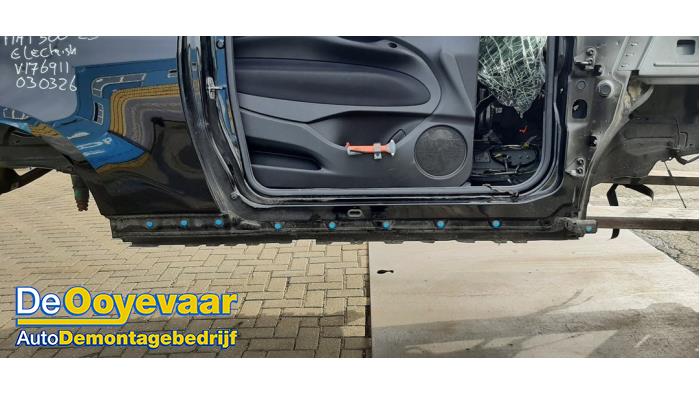 Używane Próg prawy Fiat 500e (332) 42 kWh Cena na żądanie oferowane przez Autodemontagebedrijf De Ooyevaar
