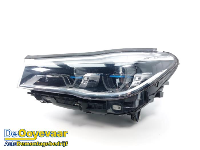 Używane Reflektor lewy BMW M760 (G11/12) M760Li xDrive V12 48V TwinPower Turbo Cena € 1.449,99 Procedura marży oferowane przez Autodemontagebedrijf De Ooyevaar