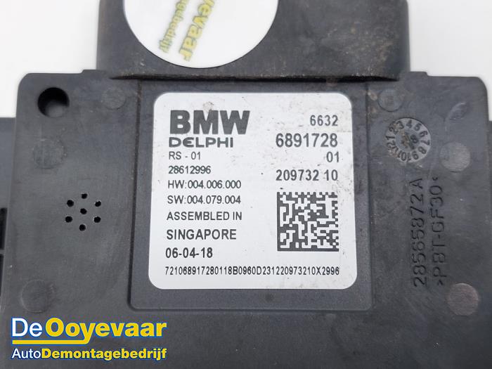 Dödvinkelsensor från en BMW M760 (G11/12) M760Li xDrive V12 48V TwinPower Turbo 2018
