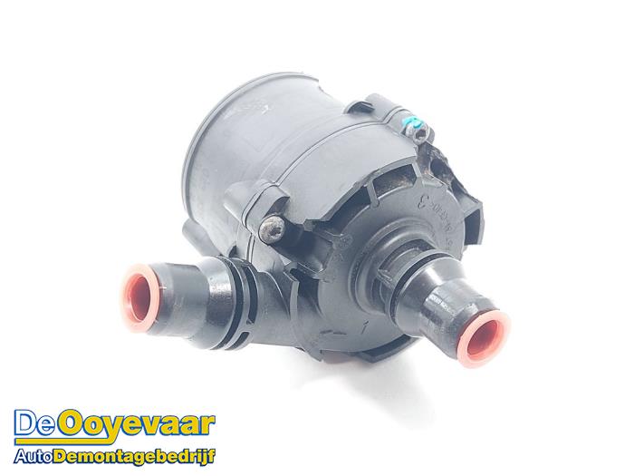 Begagnade Extra vattenpump BMW M760 (G11/12) M760Li xDrive V12 48V TwinPower Turbo Pris € 39,99 Marginaltabell erbjuds av Autodemontagebedrijf De Ooyevaar