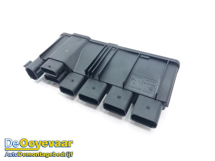 Gebrauchte Stromverteiler BMW M760 (G11/12) M760Li xDrive V12 48V TwinPower Turbo Preis € 24,99 Margenregelung angeboten von Autodemontagebedrijf De Ooyevaar