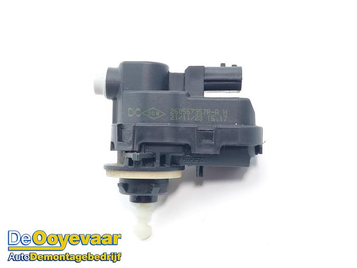 Używane Silnik reflektora Renault Kangoo Express (RFK) 1.5 Blue dCi 75 Cena € 15,00 Procedura marży oferowane przez Autodemontagebedrijf De Ooyevaar