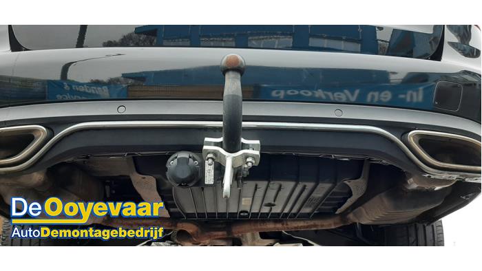 Używane Hak holowniczy Mercedes C Estate (S205) C-180 1.6 16V BlueEfficiency Cena € 449,99 Procedura marży oferowane przez Autodemontagebedrijf De Ooyevaar