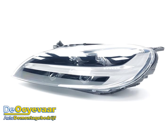 Używane Reflektor lewy Volvo V40 Cross Country (MZ) 1.5 T3 16V Geartronic Cena € 349,99 Procedura marży oferowane przez Autodemontagebedrijf De Ooyevaar
