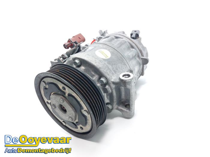 Usagé Pompe clim Volkswagen Golf VIII (CD1) 2.0 GTI 16V Prix € 24,99 Règlement à la marge proposé par Autodemontagebedrijf De Ooyevaar