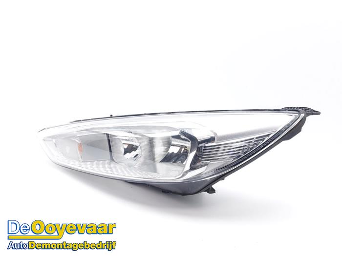Używane Reflektor lewy Ford Focus 3 Wagon 1.0 Ti-VCT EcoBoost 12V 100 Cena € 125,00 Procedura marży oferowane przez Autodemontagebedrijf De Ooyevaar