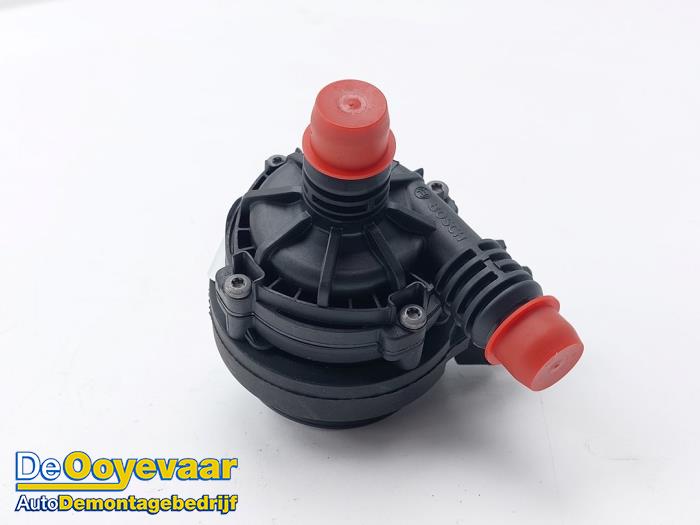 Begagnade Extra vattenpump BMW XM (09) 4.4 PHEV 29/30 kWh Pris € 29,99 Marginaltabell erbjuds av Autodemontagebedrijf De Ooyevaar