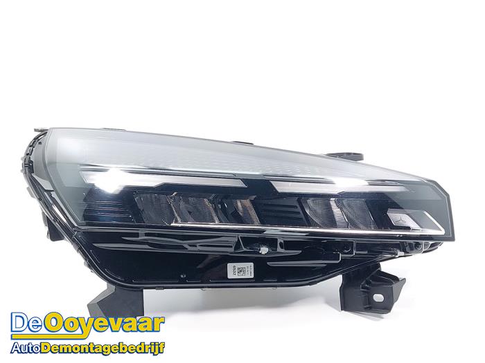 Używane Reflektor prawy Renault Clio V (RJAB) 1.0 TCe 90 12V Cena € 675,00 Procedura marży oferowane przez Autodemontagebedrijf De Ooyevaar