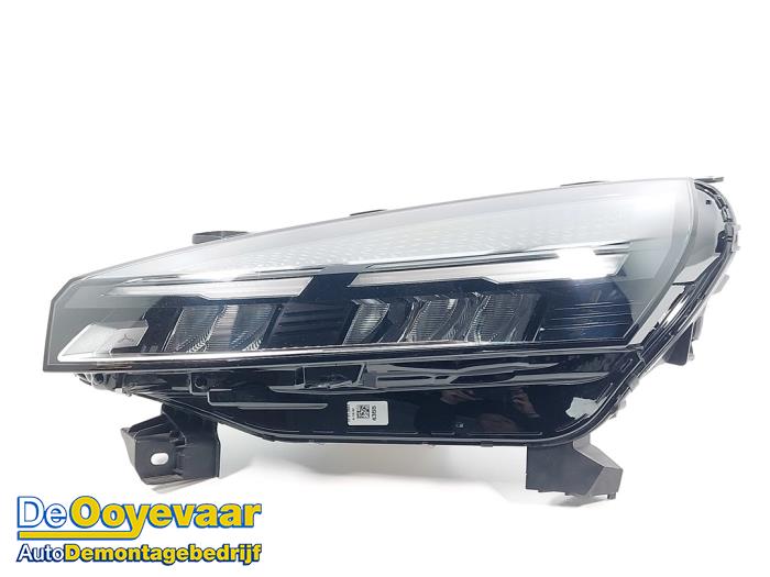 Używane Reflektor lewy Renault Clio V (RJAB) 1.0 TCe 90 12V Cena € 675,00 Procedura marży oferowane przez Autodemontagebedrijf De Ooyevaar