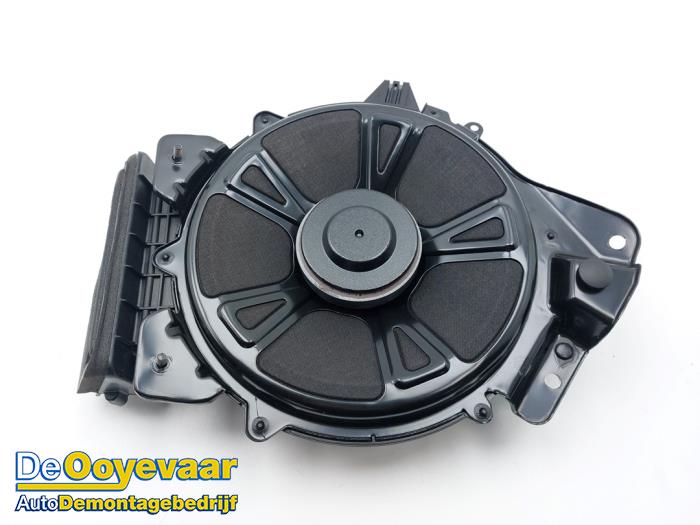 Używane Subwoofer Polestar Polestar 2 78kWh Long Range Single Motor Cena € 74,99 Procedura marży oferowane przez Autodemontagebedrijf De Ooyevaar