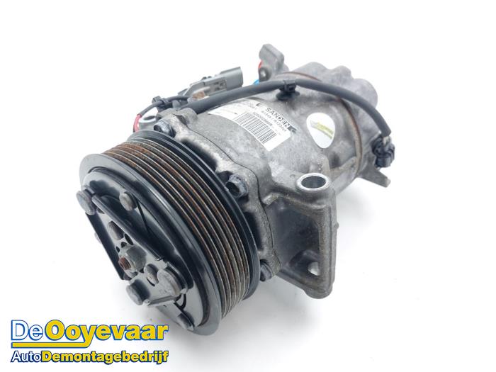 Usagé Pompe clim Renault Captur II (RJB) 1.3 TCE 130 16V Prix € 74,99 Règlement à la marge proposé par Autodemontagebedrijf De Ooyevaar