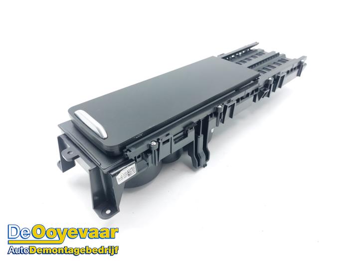 Gebrauchte Getränkehalter Landrover Range Rover Sport (LW) 3.0 SDV6 Preis € 49,99 Margenregelung angeboten von Autodemontagebedrijf De Ooyevaar