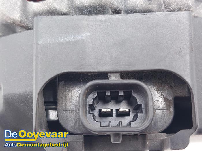 Dynamo from a Opel Insignia 2.0 Turbo 16V Ecotec 2009