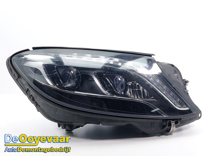 Używane Reflektor prawy Mercedes S (222.0/222.1) 3.0 S-350 BlueTEC, S-350 d 24V 4-Matic Cena € 899,99 Procedura marży oferowane przez Autodemontagebedrijf De Ooyevaar