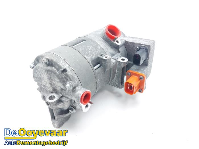 Usagé Pompe clim Audi A3 Sportback (8YA) 1.4 45 TFSIe 16V Prix € 179,99 Règlement à la marge proposé par Autodemontagebedrijf De Ooyevaar
