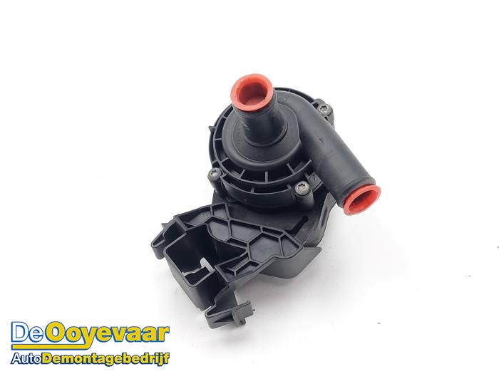 Begagnade Vattenpump Mercedes A (177.0) 1.3 A-180 Turbo 16V Pris € 34,99 Marginaltabell erbjuds av Autodemontagebedrijf De Ooyevaar