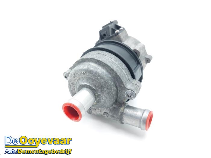 Begagnade Extra vattenpump Audi A4 Avant (B9) 2.0 40 TDI 16V Pris € 99,99 Marginaltabell erbjuds av Autodemontagebedrijf De Ooyevaar