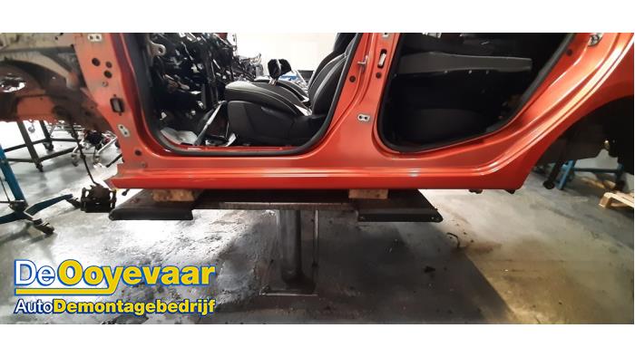 Używane Próg lewy Renault Clio V (RJAB) 1.0 TCe 90 12V Cena na żądanie oferowane przez Autodemontagebedrijf De Ooyevaar