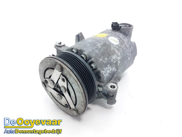 Usagé Compresseur de clim Landrover Range Rover Evoque (LVJ/LVS) 2.0 Si4 240 16V 5-drs. Prix € 44,99 Règlement à la marge proposé par Autodemontagebedrijf De Ooyevaar