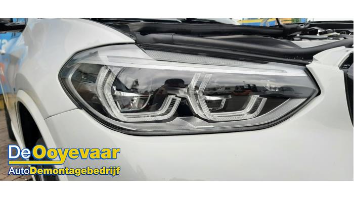 Używane Reflektor prawy BMW X3 (G01) xDrive M40i 3.0 TwinPower Turbo 24V Cena € 1.749,99 Procedura marży oferowane przez Autodemontagebedrijf De Ooyevaar