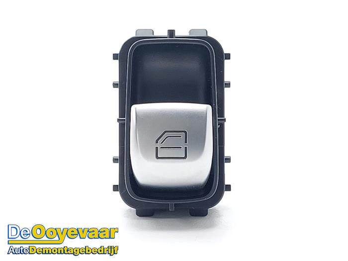 Usados Interruptor de ventanilla eléctrica Mercedes eVito (447.6) 41/60/66 kWh Precio € 14,99 Norma de margen ofrecido por Autodemontagebedrijf De Ooyevaar