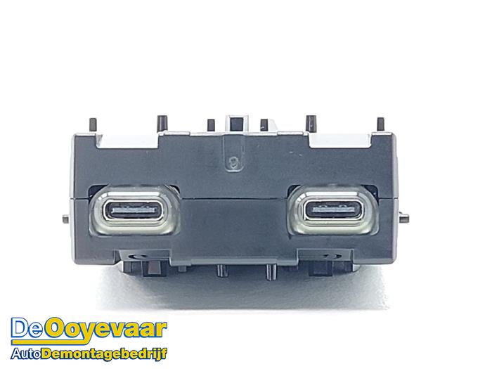 Begagnade USB-modul Mercedes eVito (447.6) 41/60/66 kWh Pris € 99,99 Marginaltabell erbjuds av Autodemontagebedrijf De Ooyevaar