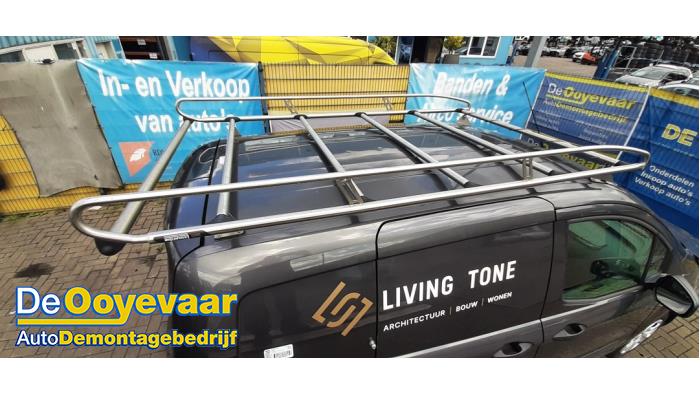Używane Bagaznik dachowy Ford Transit Courier 1.0 Ti-VCT EcoBoost 12V Cena € 249,99 Procedura marży oferowane przez Autodemontagebedrijf De Ooyevaar