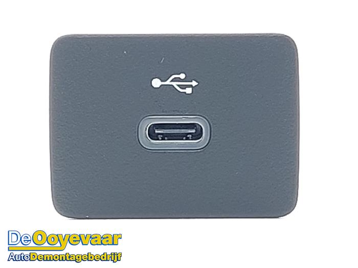 Usados Módulo USB Dacia Spring 65 Precio € 24,99 Norma de margen ofrecido por Autodemontagebedrijf De Ooyevaar